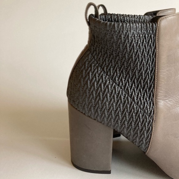 New Cole Haan Grey Genuine Leather Almond Toe Ankle Boots size 9.5 - Picture 3 of 16